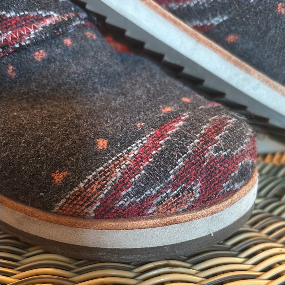 Merrell Patterned Slip-On Shoes - Picture 2 of 6